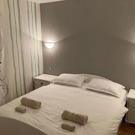 Apartment Lovre I *